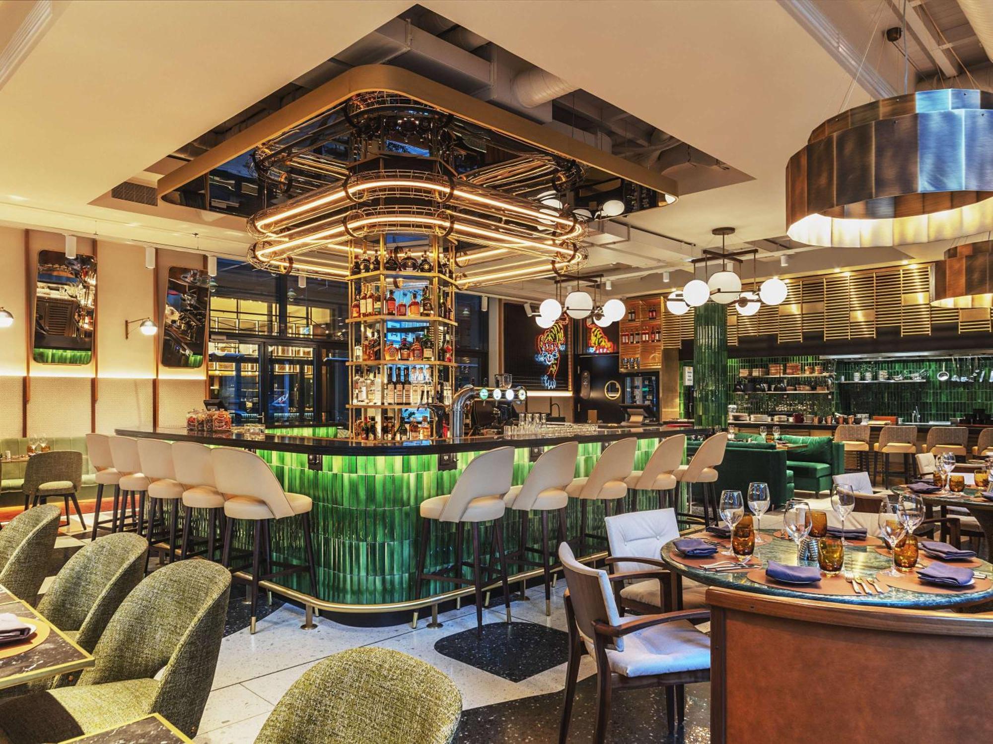Pullman Budapešť Exteriér fotografie The bar at the restaurant